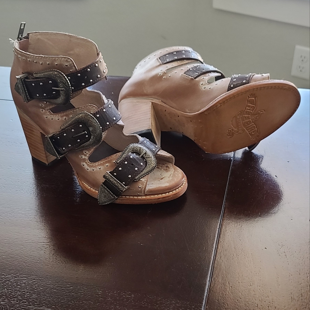 Freebird new no tags or box. Style violet. Color taupe and brown  size 9